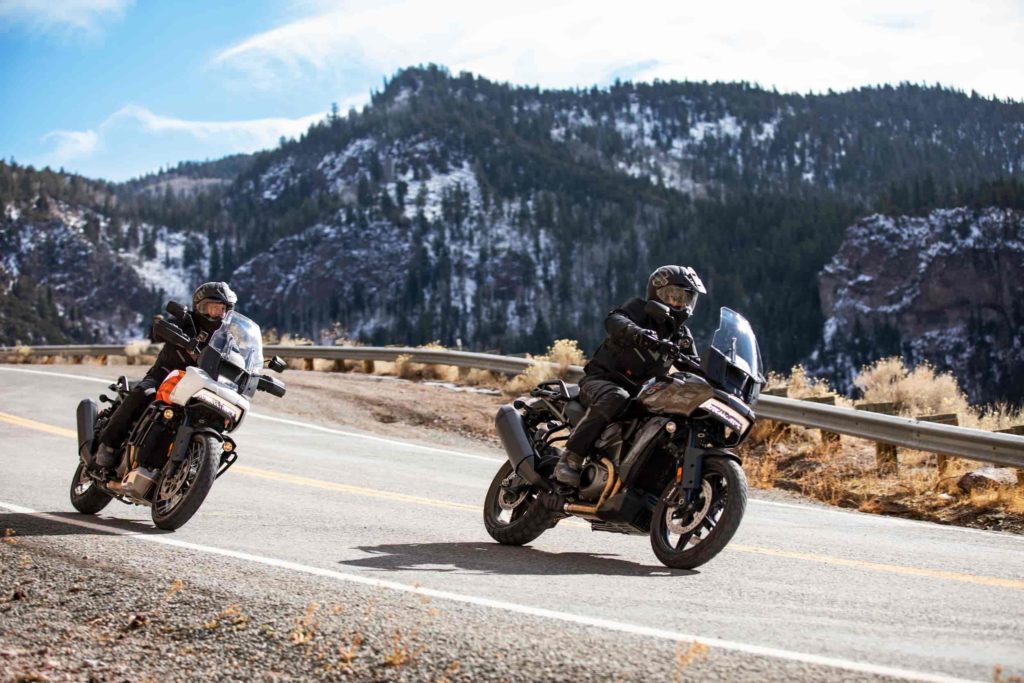 Harley-Davidson Pan America Special - Auf der Straße im Kurveneingang
