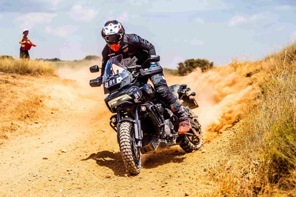 Joan Pedrero auf Harley-Davidson Pan America in Action