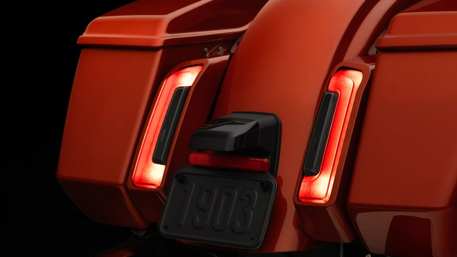 2024-Street-Glide_Harley-Davidson_Design (3) Street Glide 2024 Signature Rücklicht