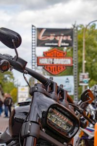 Harley-Davidson Fat Bob vor Bar and Shield Logo