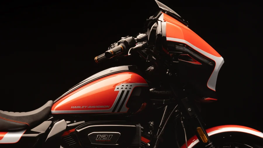 CVO-Street-Glide-2024_Design_Harley-Davidson (4) CVO Street Glide 2024 Batwing Verkleidung seitlich