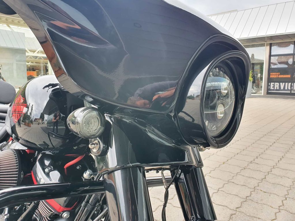 Harley-Davidson Electra Glide Standard - Umbau 2020 Detailansicht Blinker und Scheinwerfer