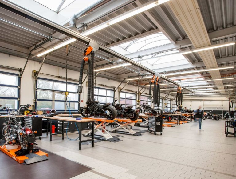 Harley-Davidson Bremen - Werkstatt mit Hebebühnen