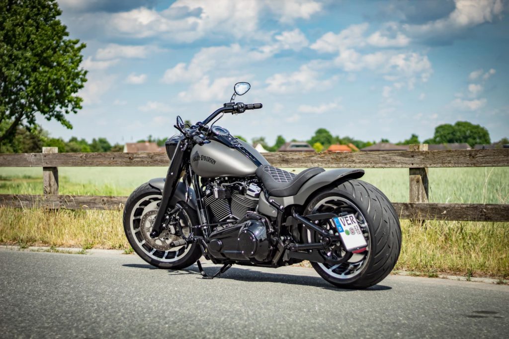 Harley-Davidson Fat Boy 2021 - Custombike Seitanansicht Links hinten