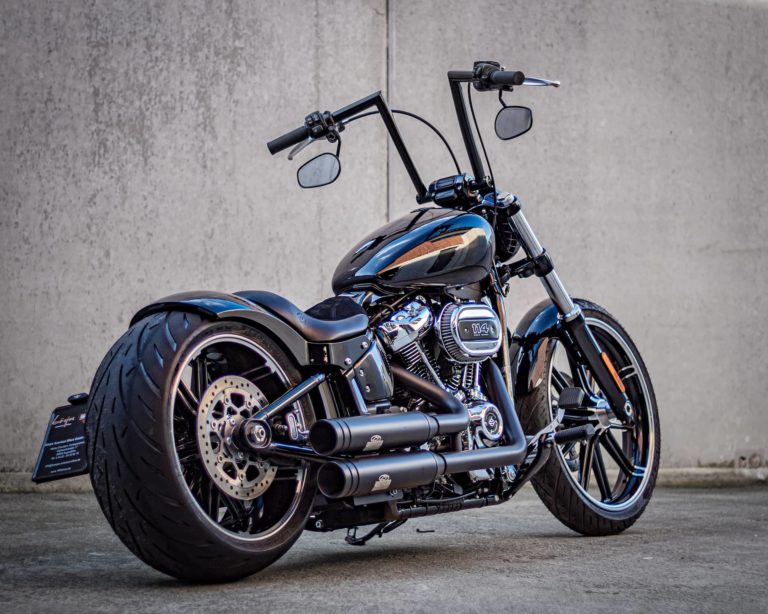 Harley-Davidson Breakout mit Apehanger Lenker