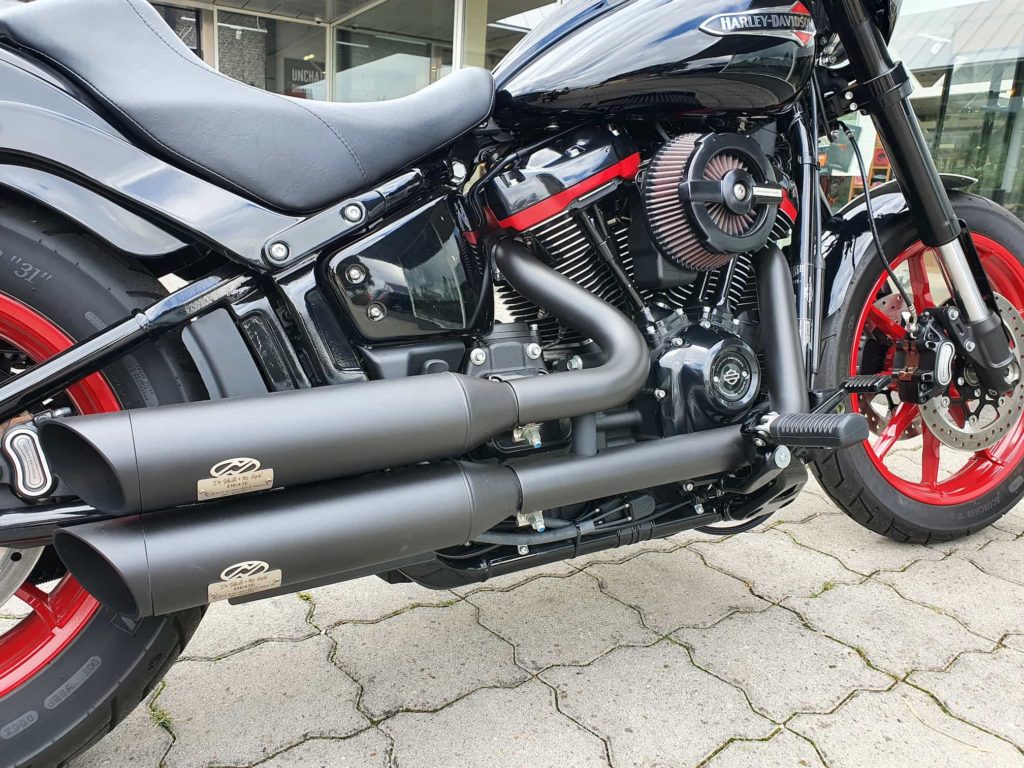 Harley-Davidson Low Rider S - Umbau 2020 Detailansicht Motor und Auspuff