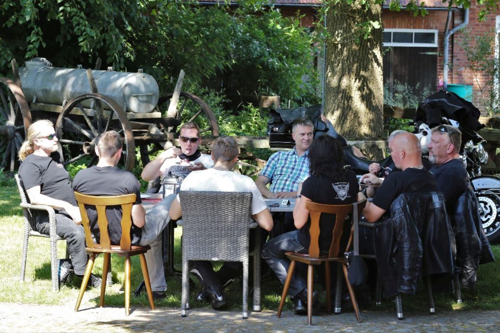 Neukundenausfahrt 2018 - gemütliches zusammen sitzen