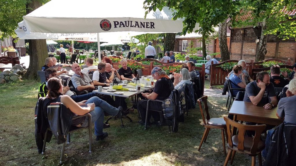 Neukundenausfahrt 2018 - zusammen bei der Pause