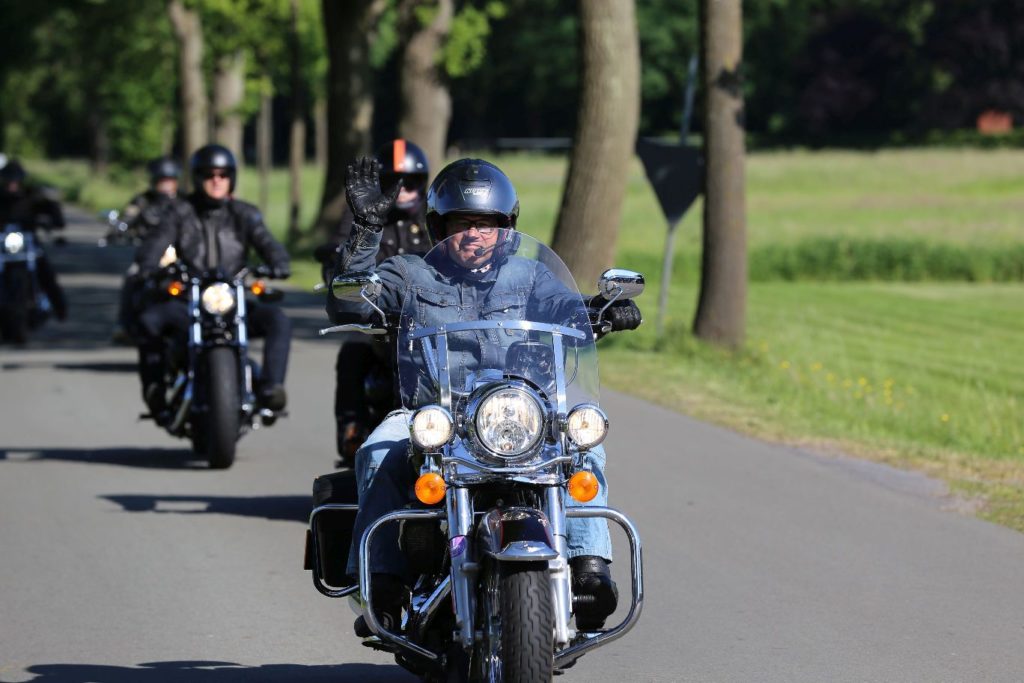 Neukundenausfahrt 2018 - Bikes in Fahrt mit Gruß